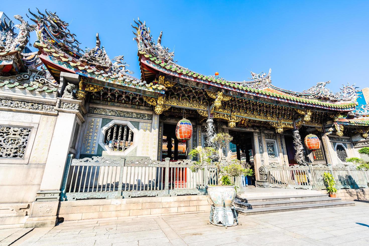 Longshan temple in Taipei city, Taiwan photo