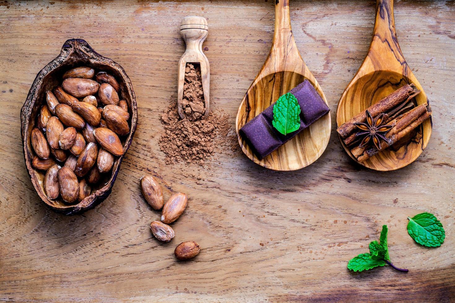 ingredientes de postre en madera rústica foto