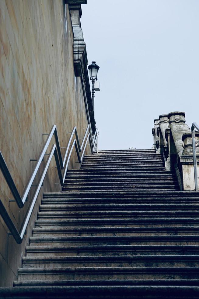 Arquitectura de escaleras en la ciudad de Bilbao, España foto