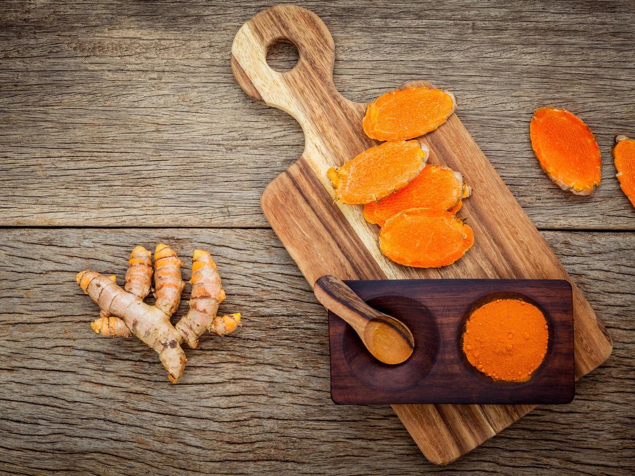 Fresh turmeric root and powder photo