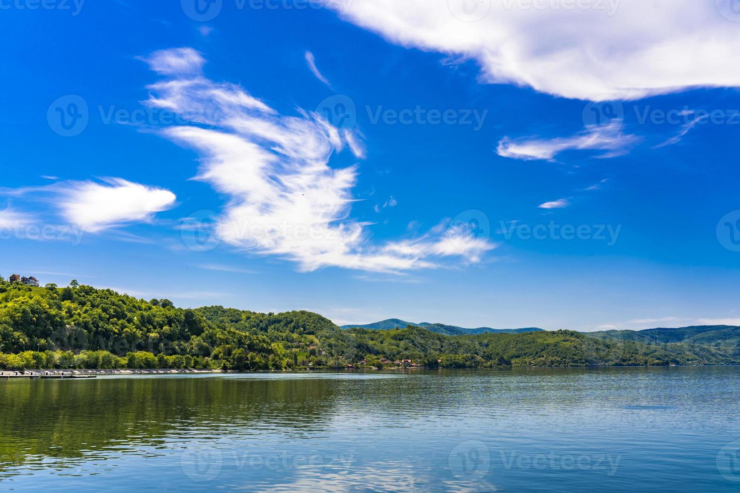 Garganta del Danubio en Djerdap en la frontera serbio-rumana foto