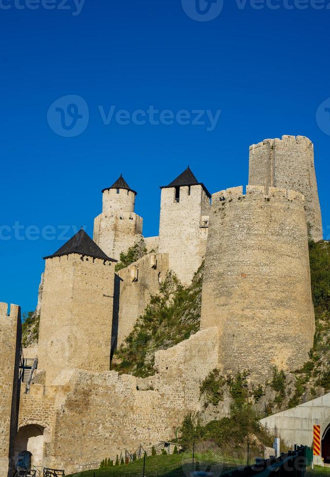 Fortaleza de Golubac en Serbia foto