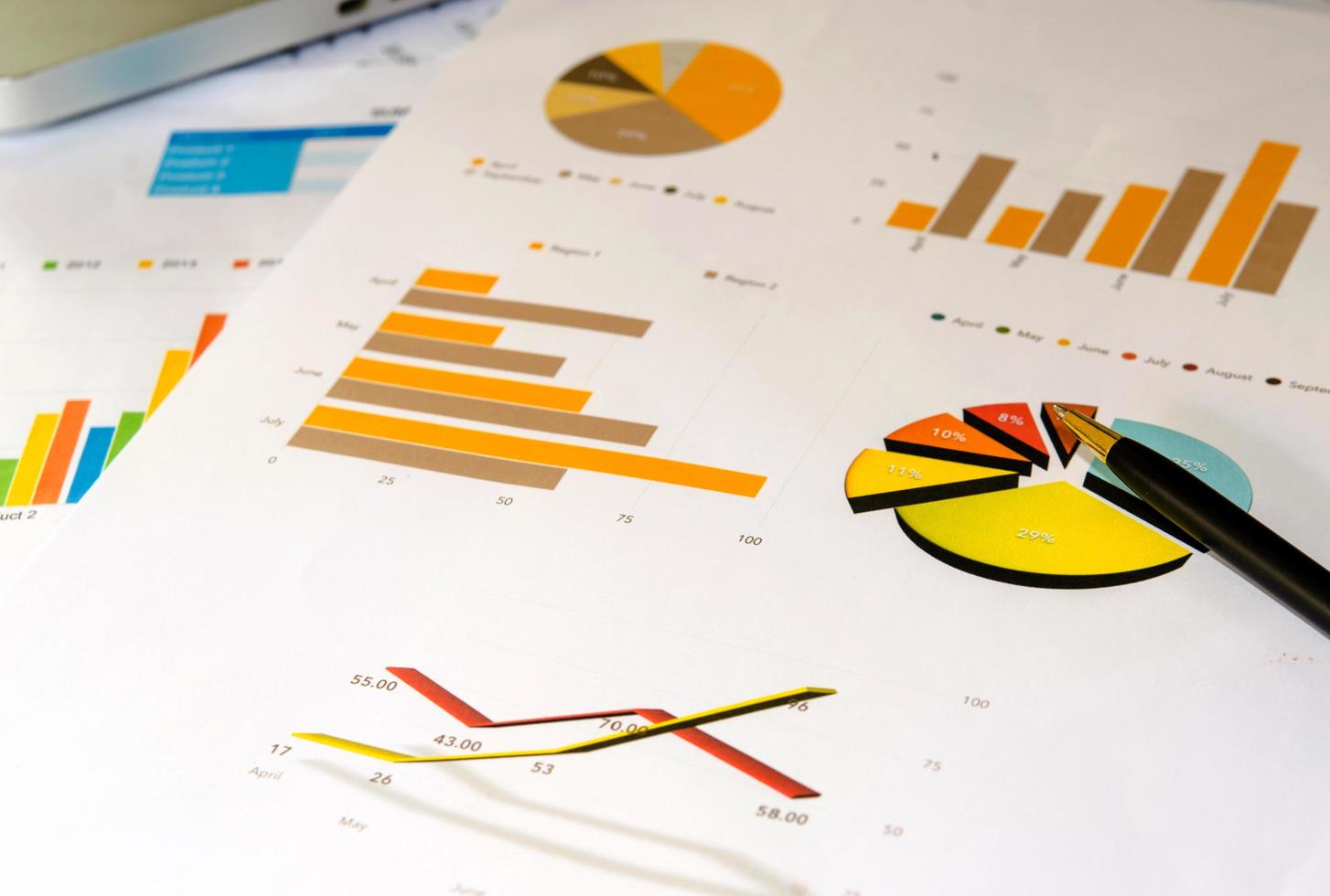 Pen on graphs photo