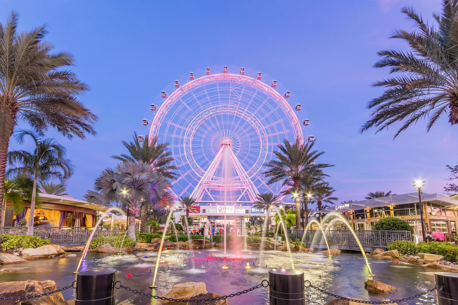 Orlando, Florida, EE. UU. 2016: el Orlando Eye es una noria de 400 pies de altura en el corazón de Orlando y la noria de observación más grande de la costa este. foto