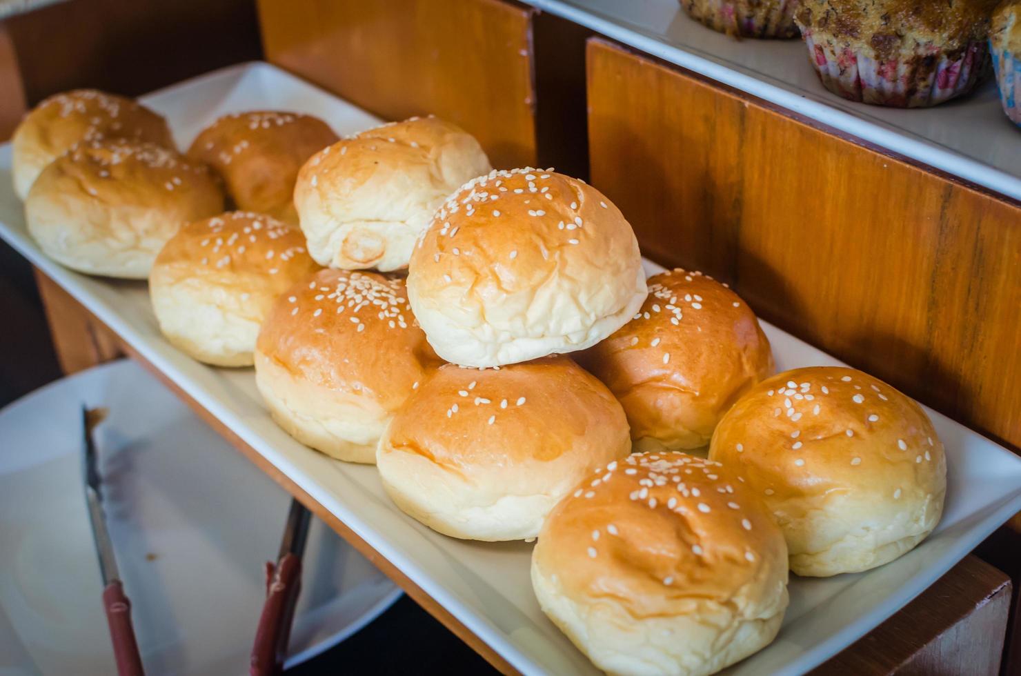 bollos de pan de sésamo foto