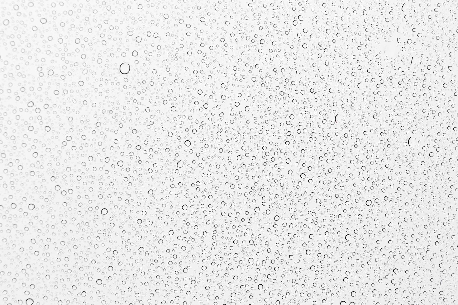 gotas de lluvia sobre un fondo de cristal foto