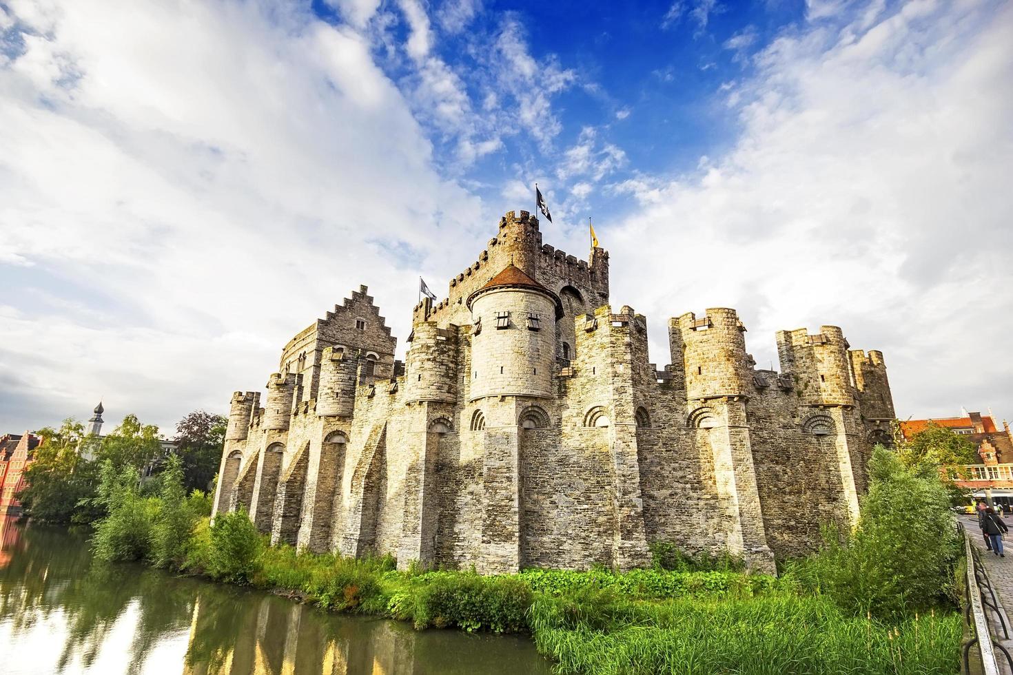 Castillo medieval gravensteen en Gante, Bélgica foto