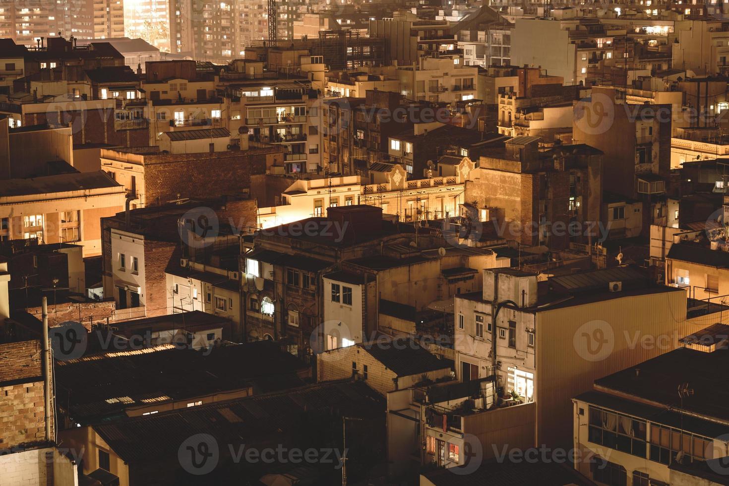 vista nocturna del paisaje de la ciudad de barcelona foto