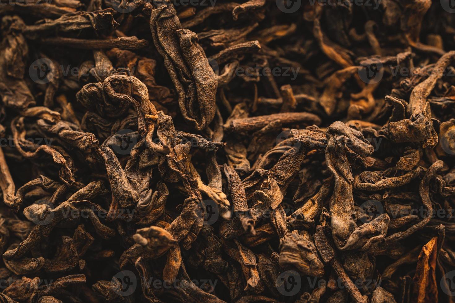 hojas secas de té negro con canela foto