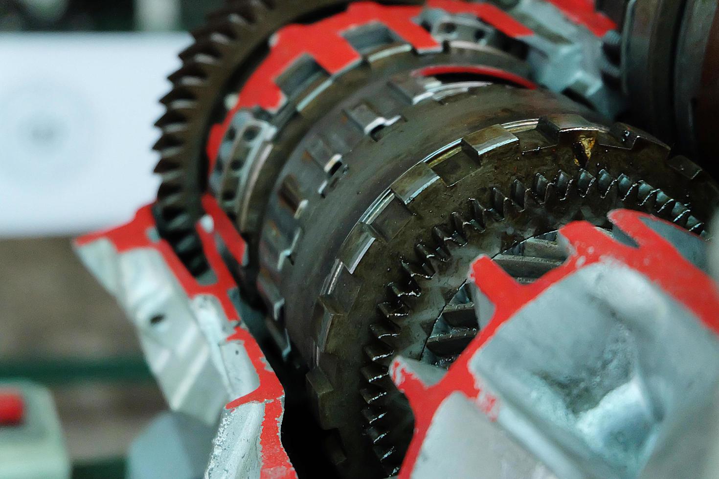 partes de la máquina del motor de los detalles de ingeniería de un automóvil foto