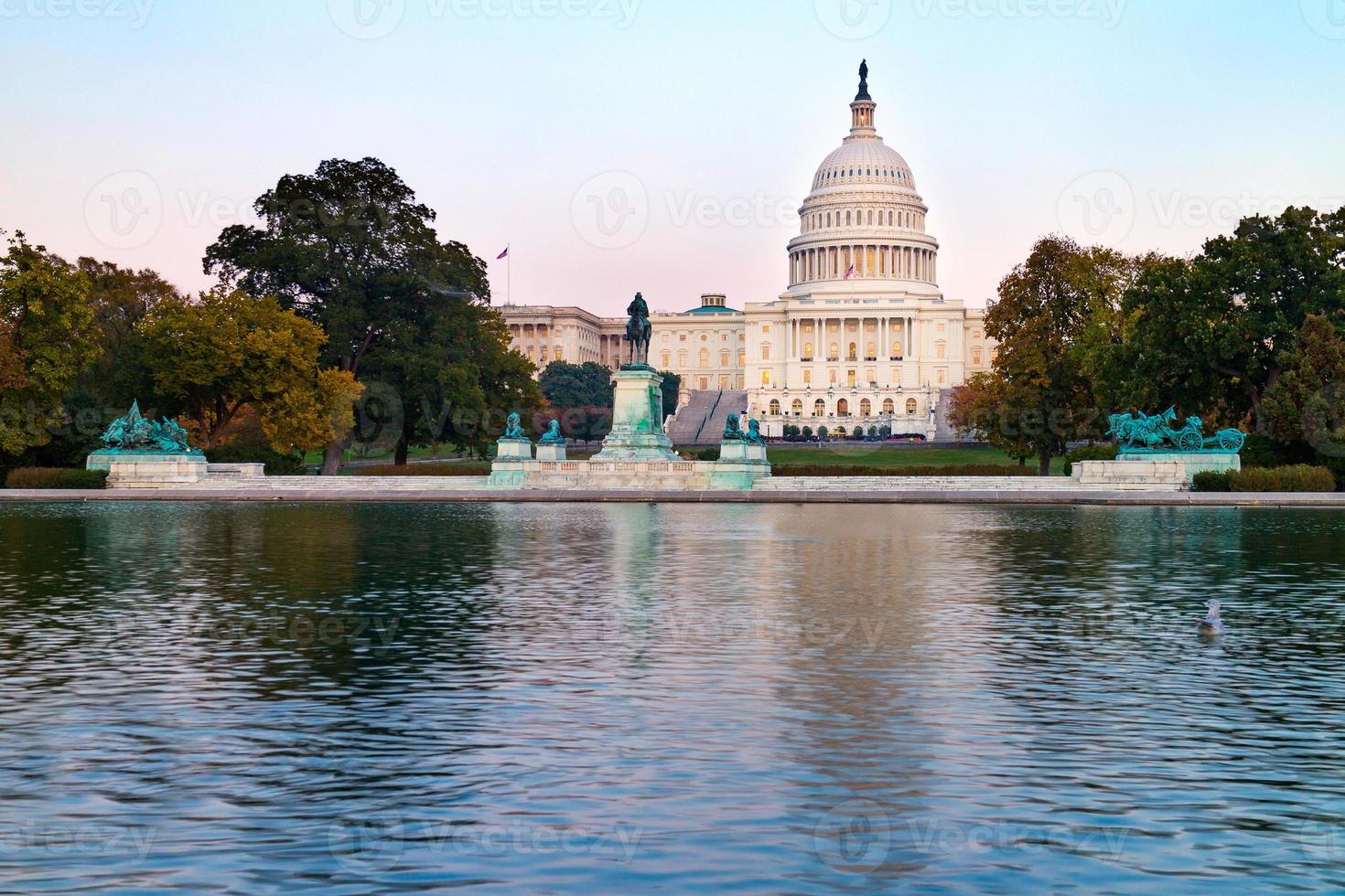 El edificio del Capitolio de los Estados Unidos en Washington DC, EE.UU. foto
