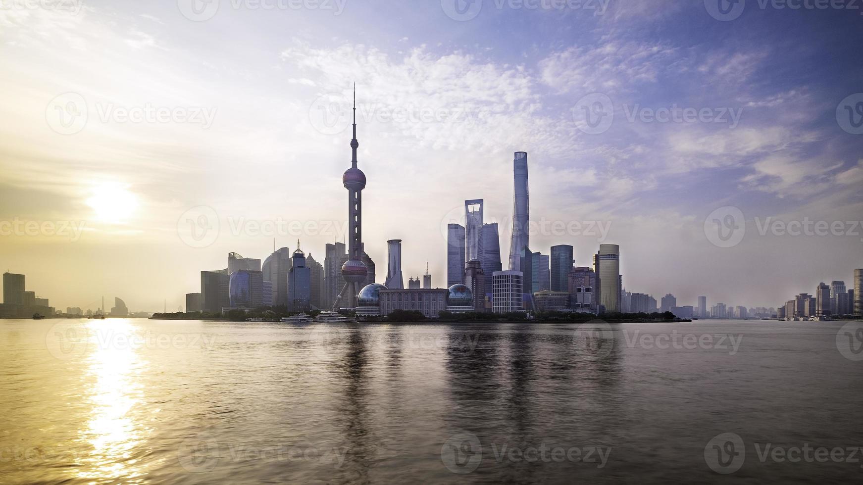 horizonte de la ciudad de shanghai, china foto