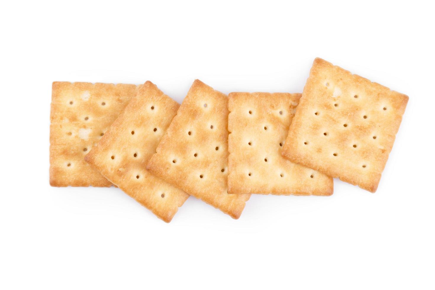 Galletas cuadradas aislado sobre un fondo blanco. foto