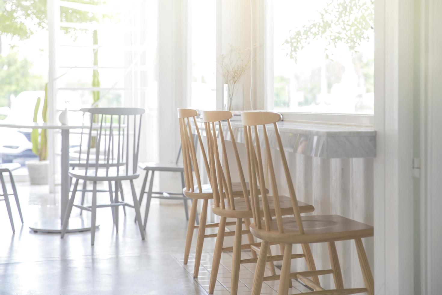 interior de un café vacío foto