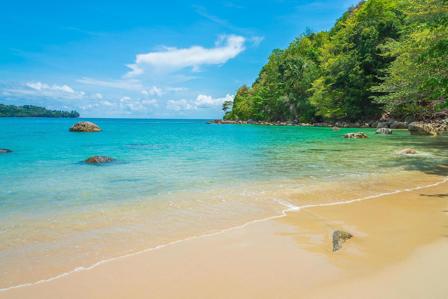 hermosa playa tropical y fondo de mar foto