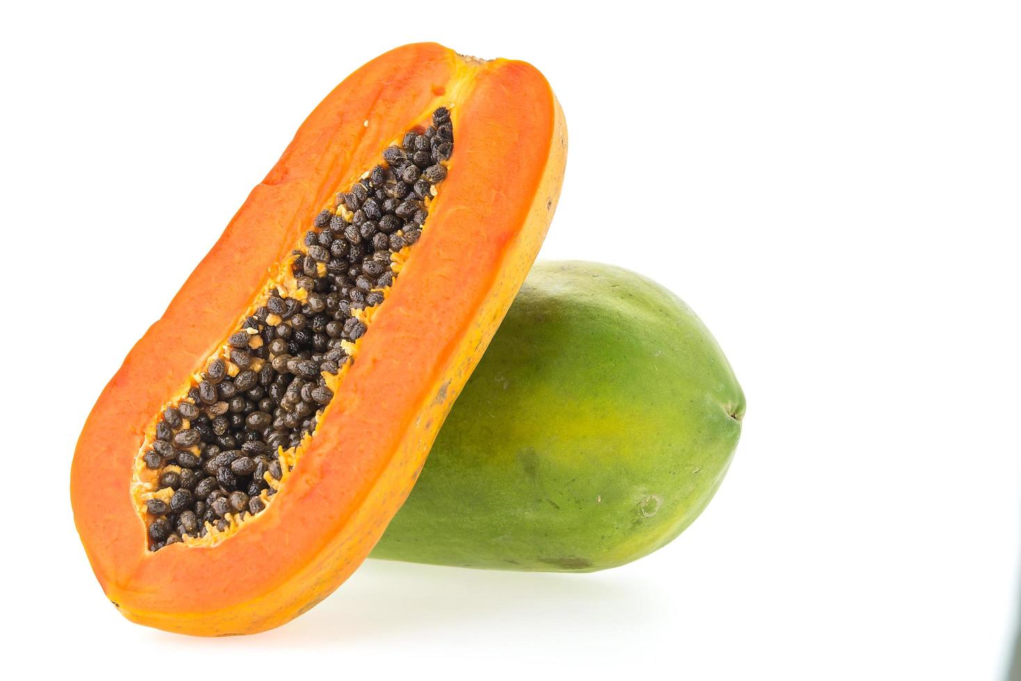 papaya fruta aislada foto