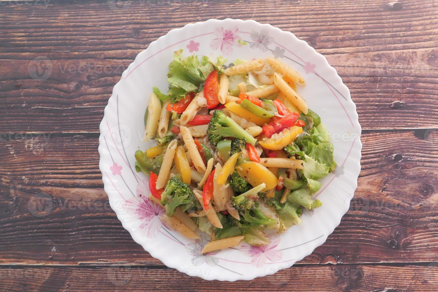 pasta con verduras foto