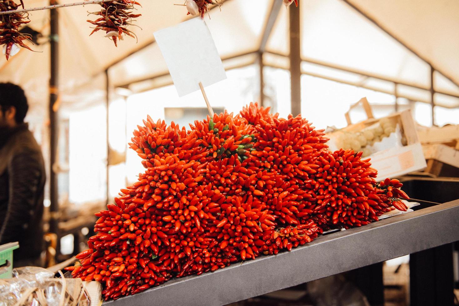 un manojo de chiles crujientes foto