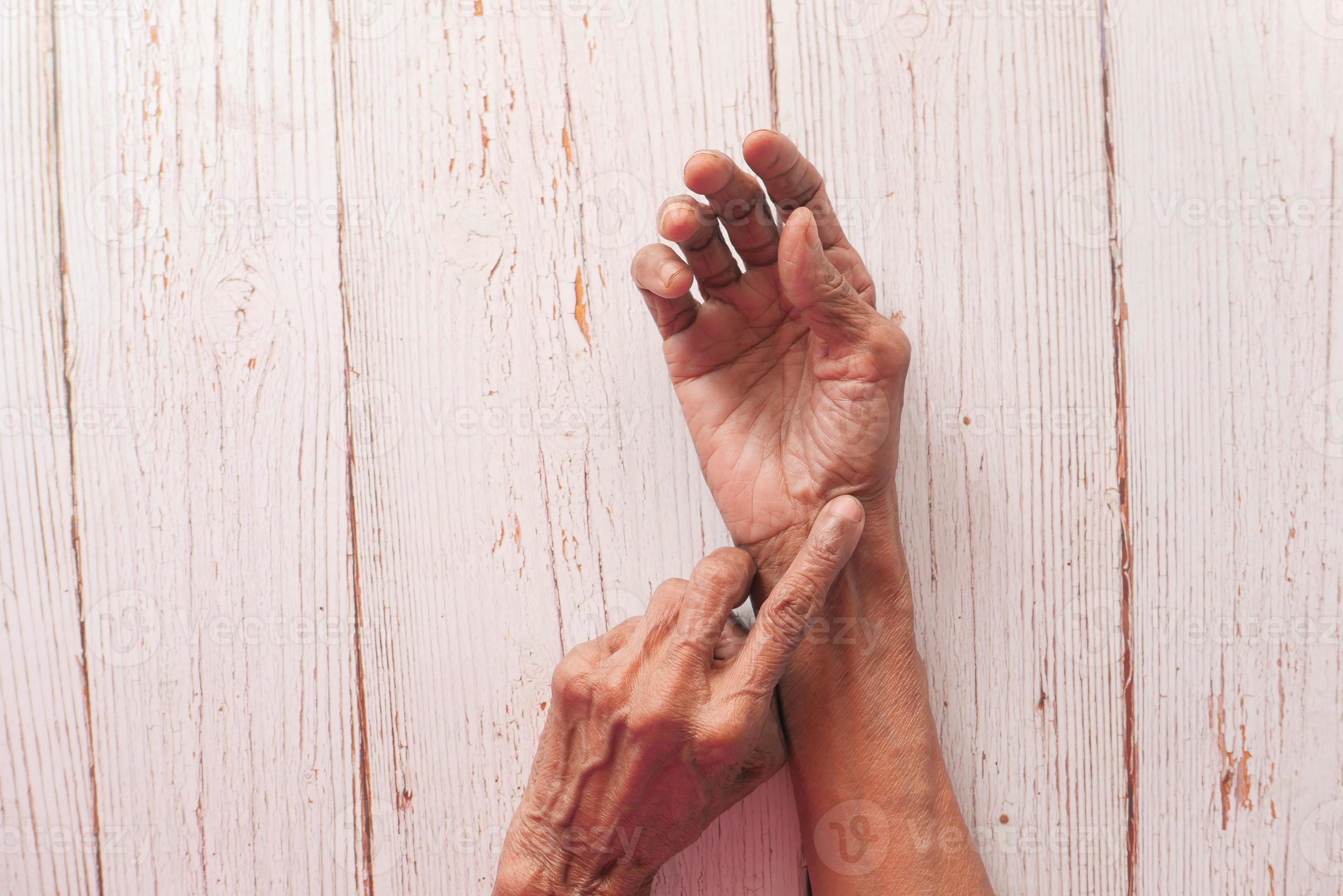 Over 65 Suffering From Joint Pain Dont Miss This - r4pkylc
