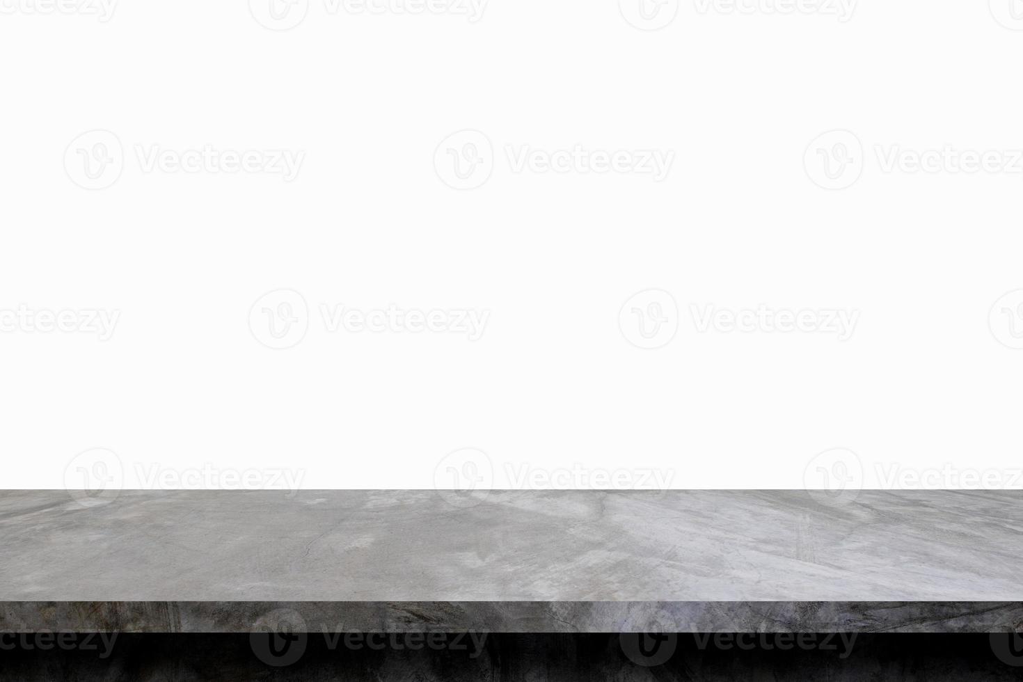 Mesa de cemento gris, piso de concreto y estante para exhibir el producto. foto