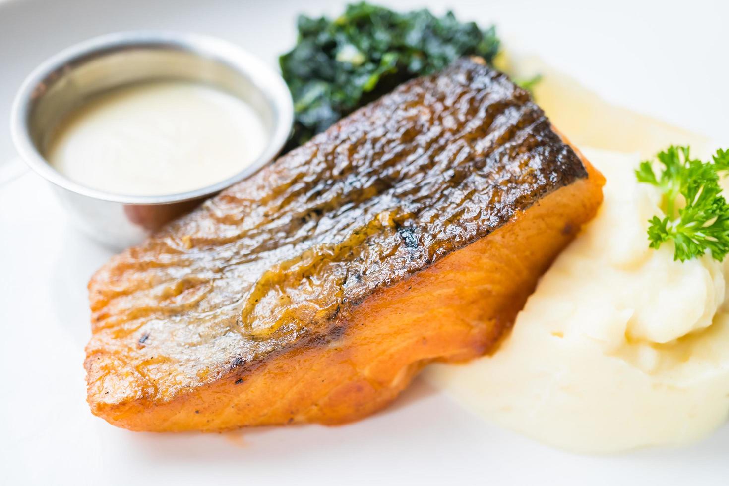 filete de salmón a la parrilla foto