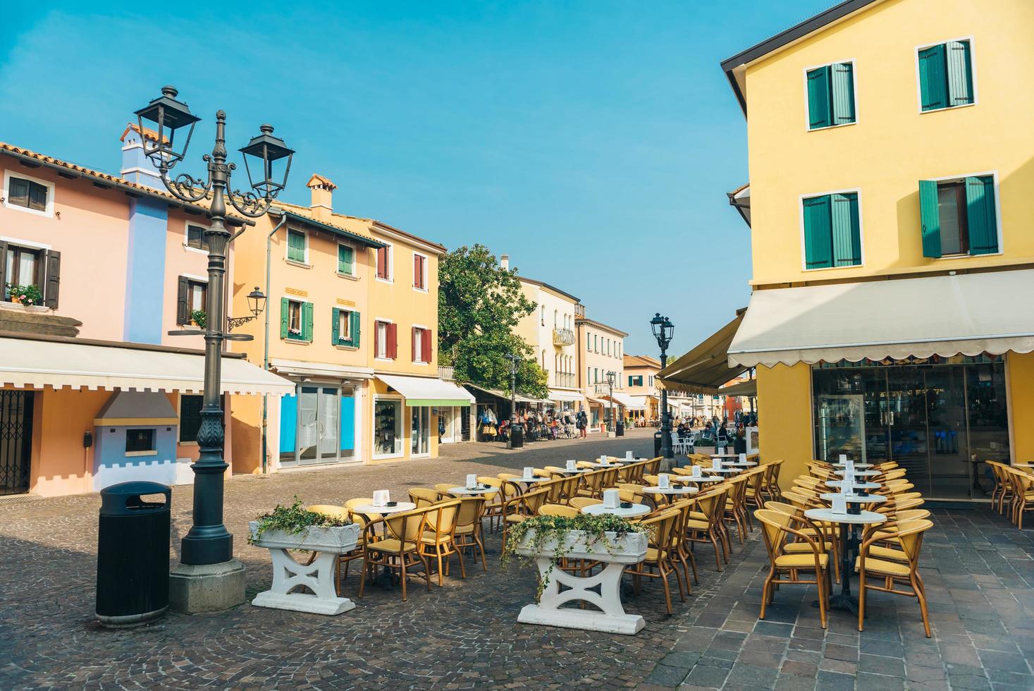 Caorle, Italia 2017- distrito turístico de la antigua ciudad provincial de Caorle en Italia foto