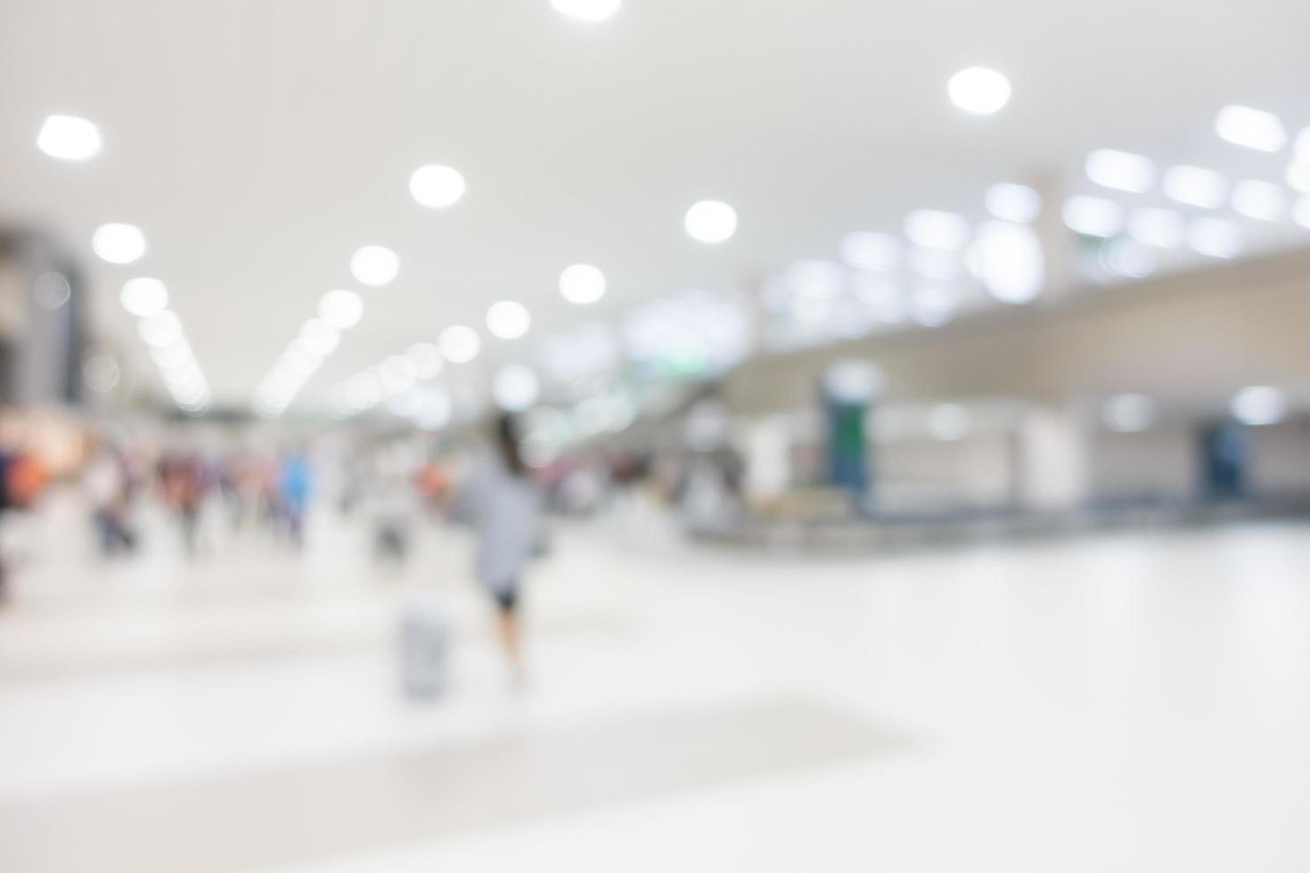 Interior del aeropuerto desenfocado abstracto para el fondo foto