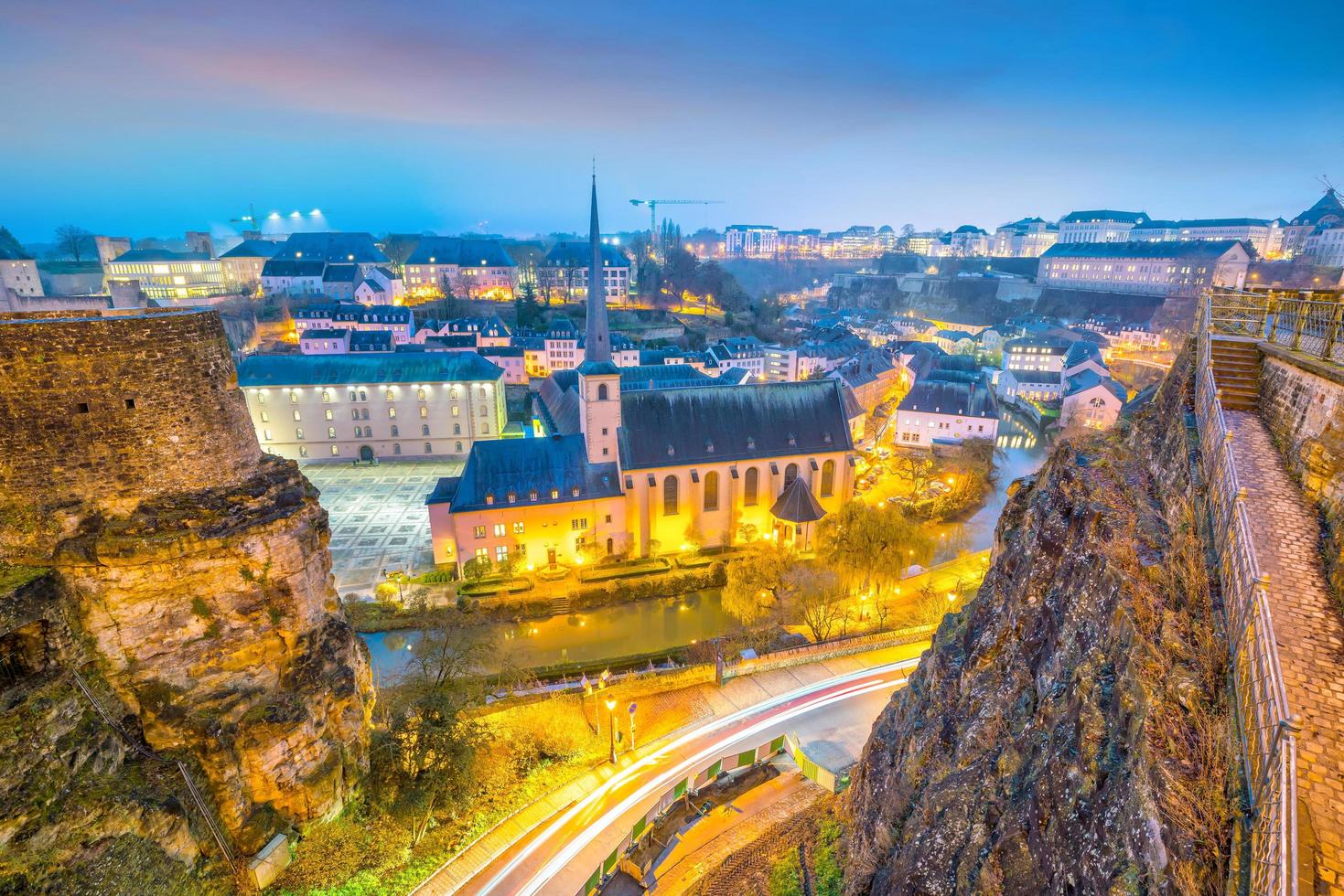 Horizonte del casco antiguo de la ciudad de Luxemburgo desde la vista superior foto