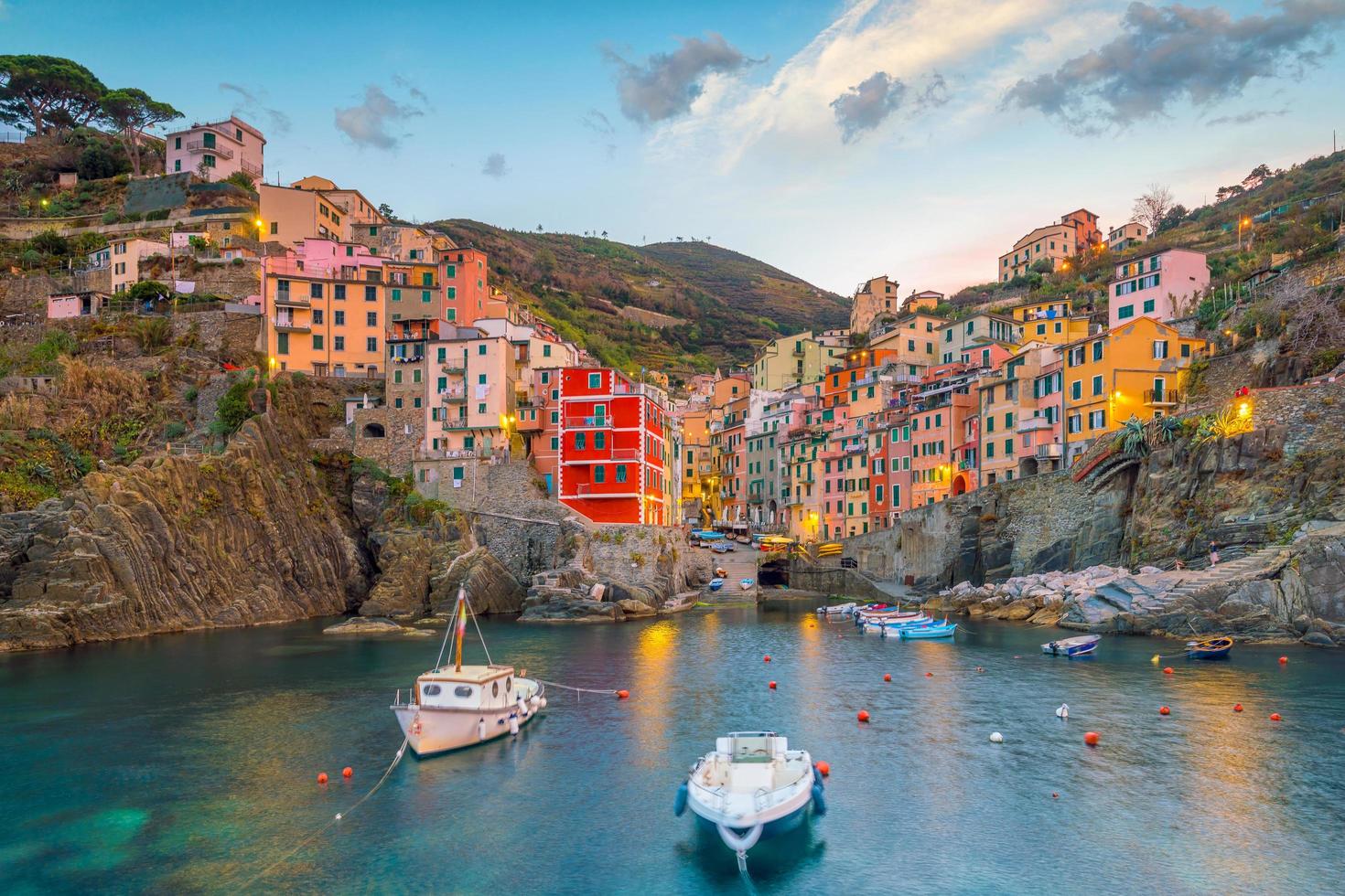 Riomaggiore, la primera ciudad del Cique Terre en Liguria, Italia foto