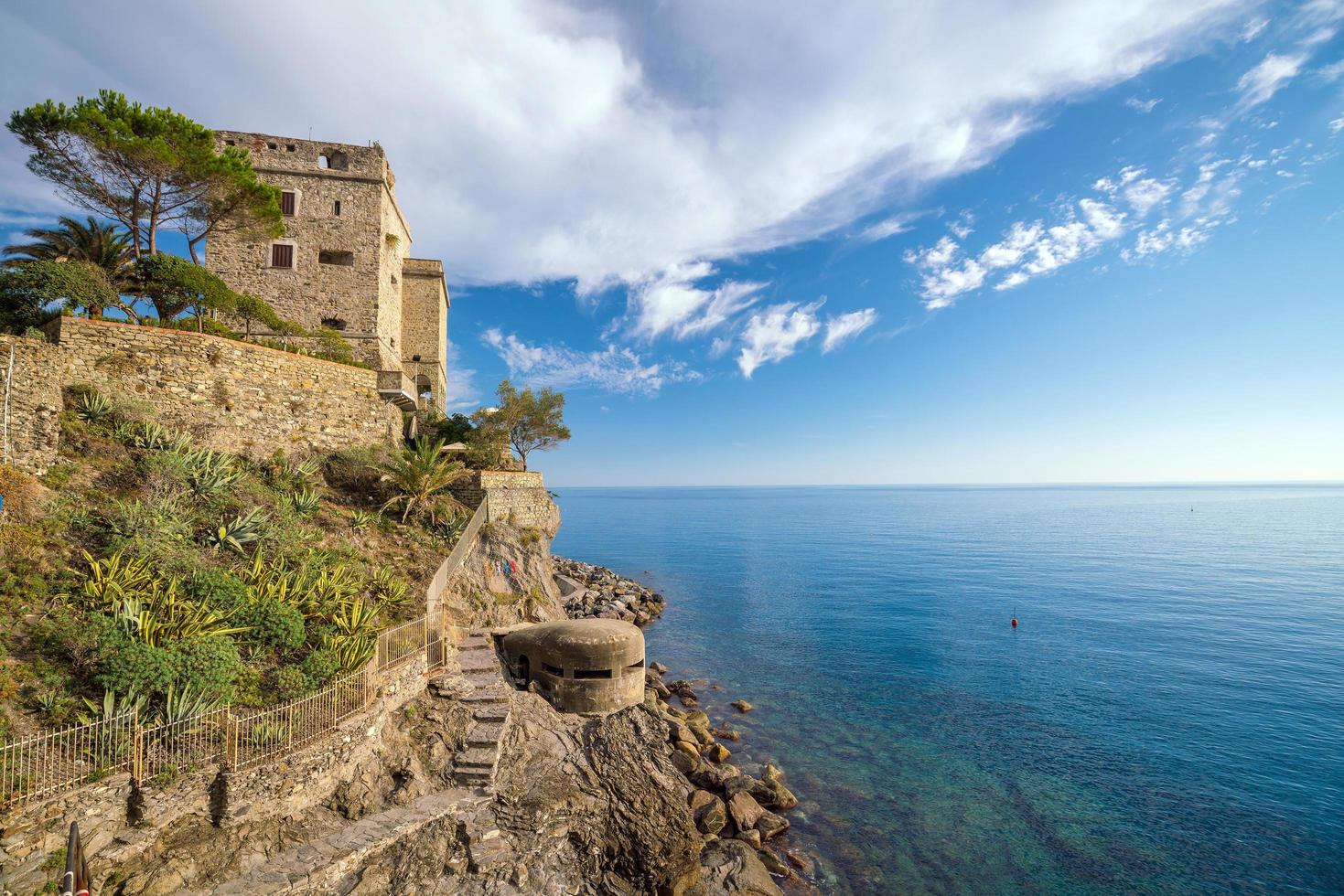 Monterosso al Mare, antiguos pueblos costeros de Cinque Terre en Italia foto