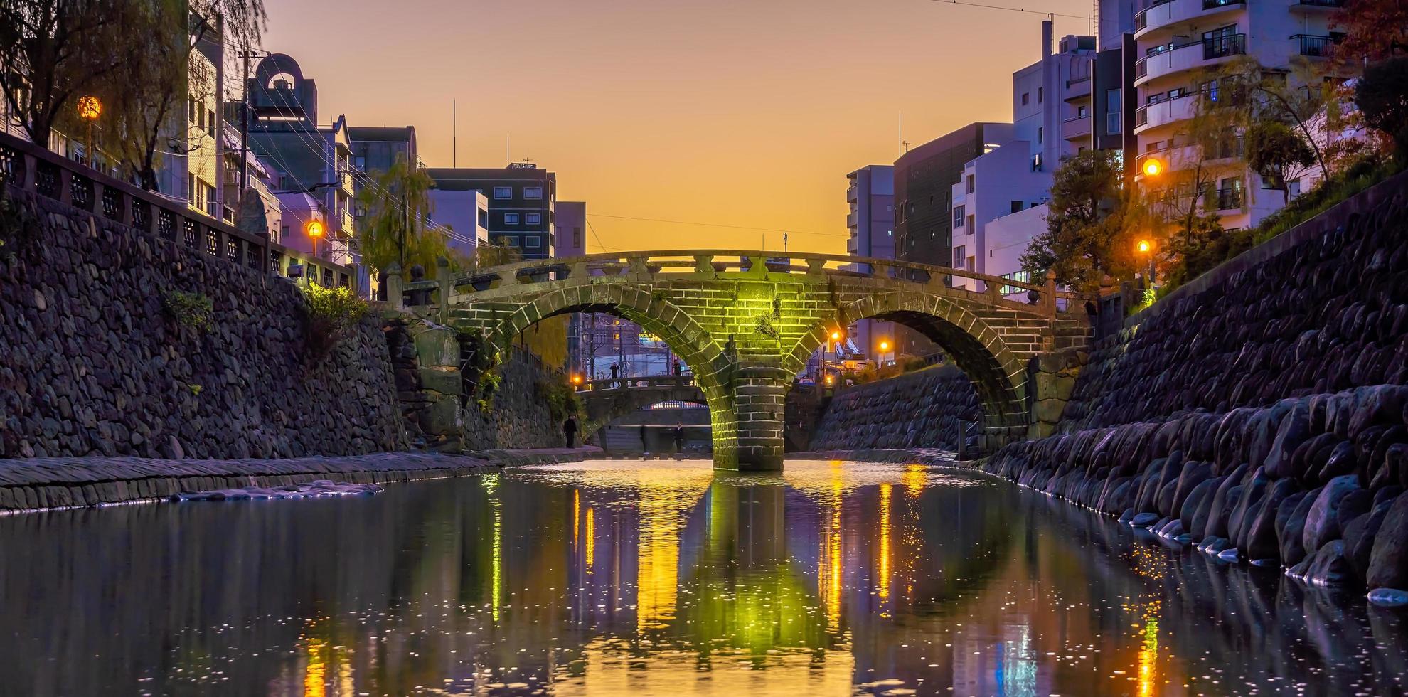 Puente de espectáculos Megane en Nagasaki, Kyushu, Japón foto