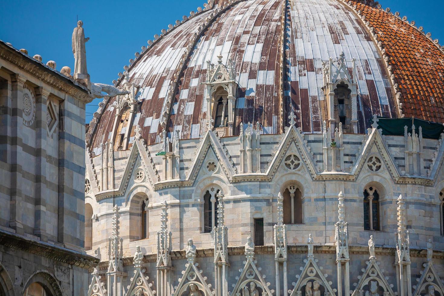 paisaje urbano del horizonte del centro de la ciudad de pisa en italia foto