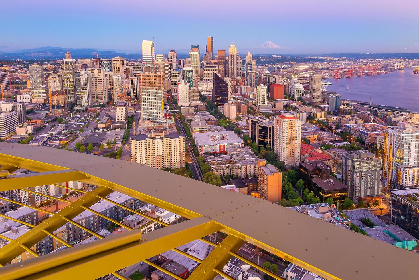 El horizonte del centro de la ciudad de Seattle paisaje urbano en el estado de Washington, EE. foto