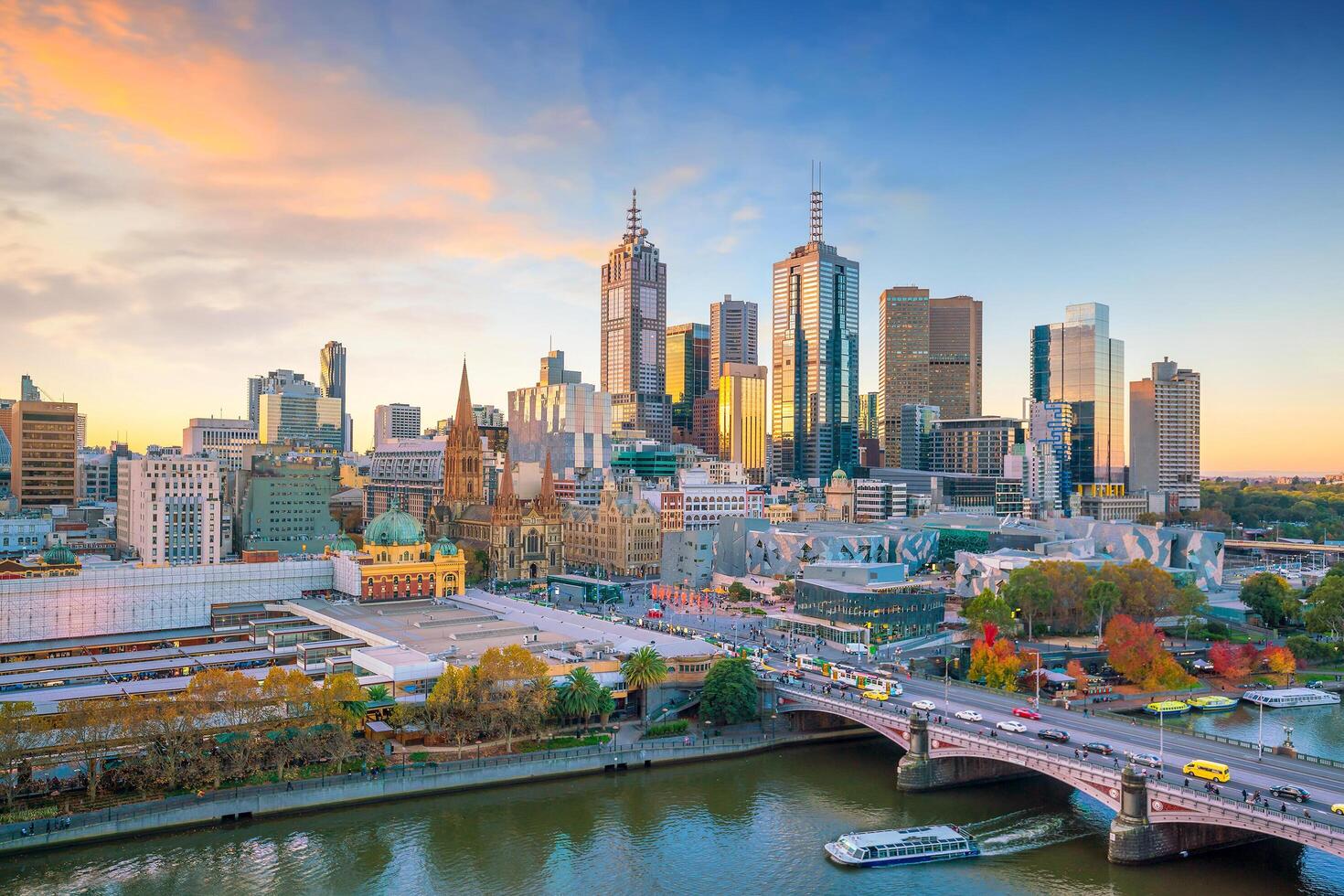 Horizonte de la ciudad de Melbourne en el crepúsculo foto