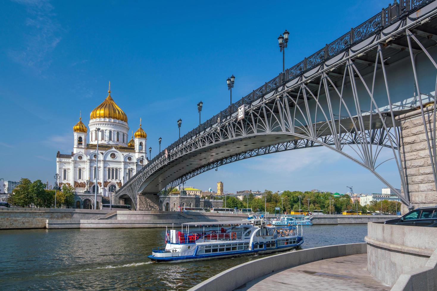 Cathedral of Christ the Savior in Moscow photo