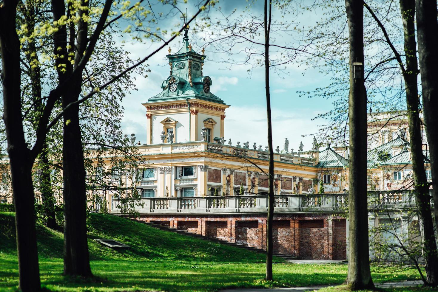 Varsovia, Polonia 2017- antiguo palacio antiguo en Varsovia Wilanow, con arquitectura de parque foto