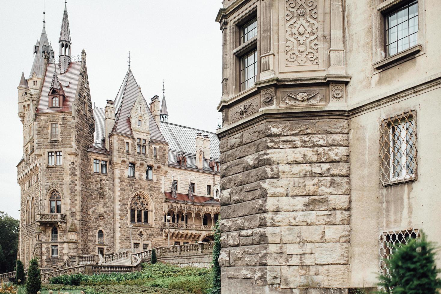 Moszna, Polonia 2017- antiguo castillo polaco en el pueblo de moszna foto