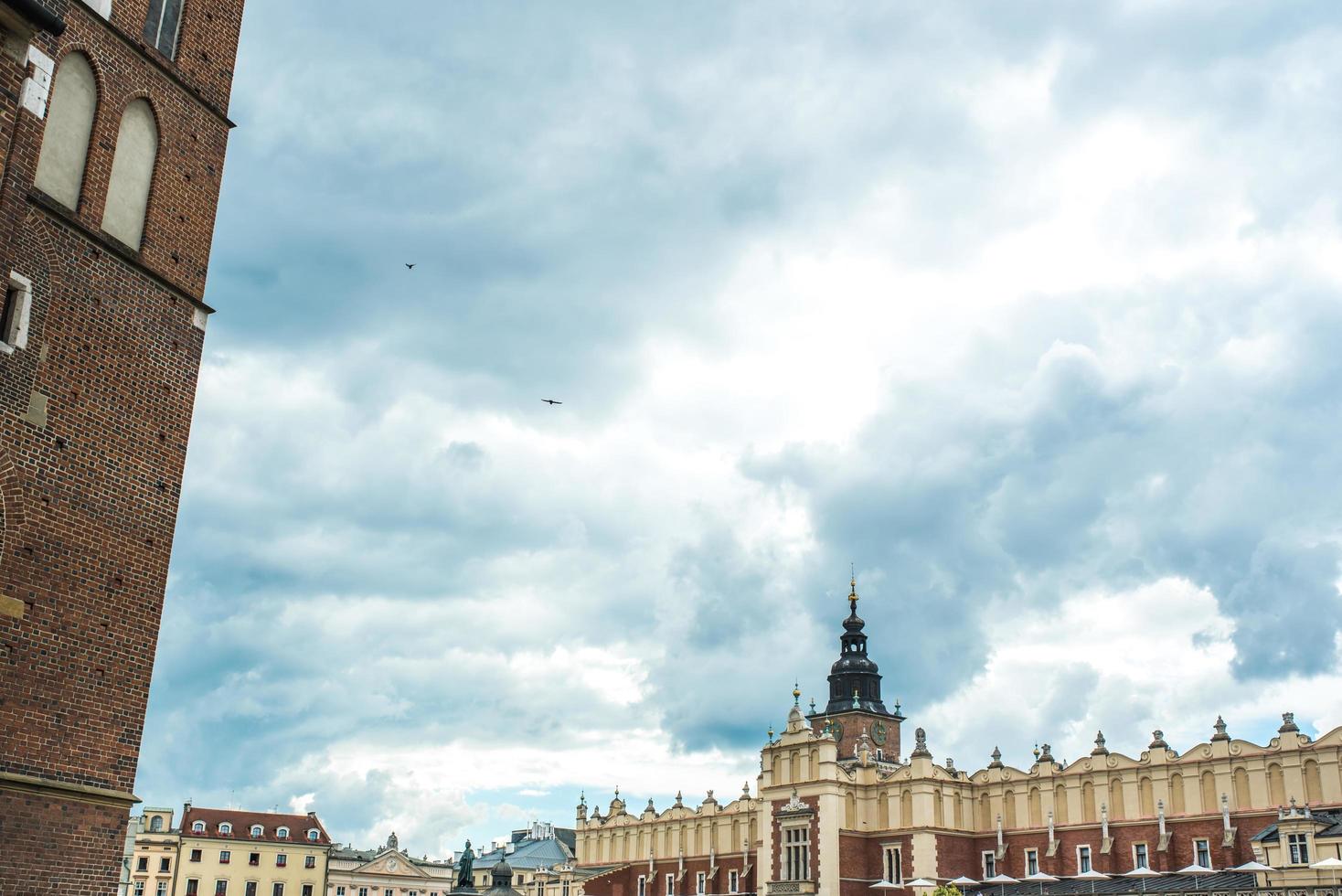 Cracovia, Polonia 2017- atracciones arquitectónicas turísticas en la plaza del mercado de Cracovia foto