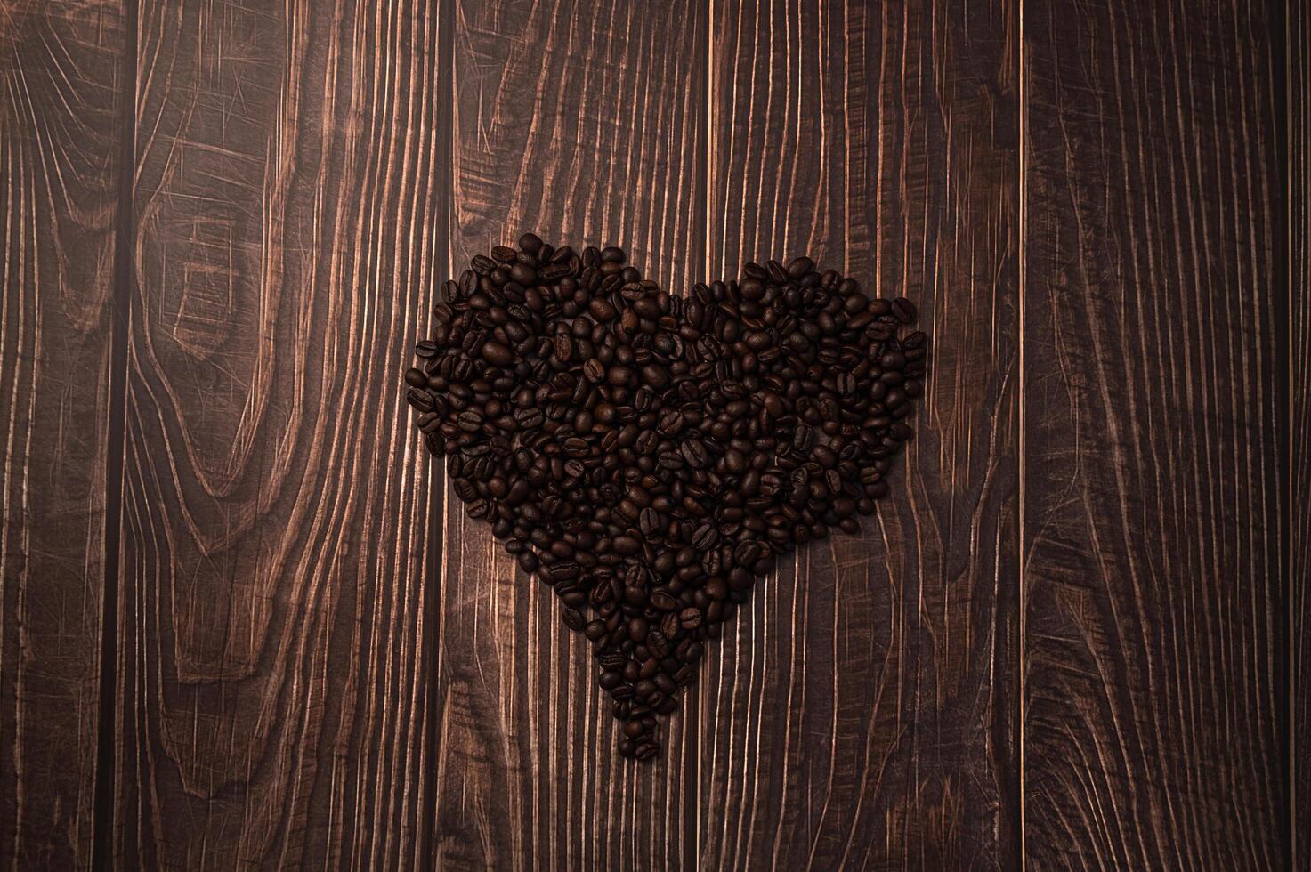 Granos de café dispuestos en forma de corazón, me encanta beber café concepto foto