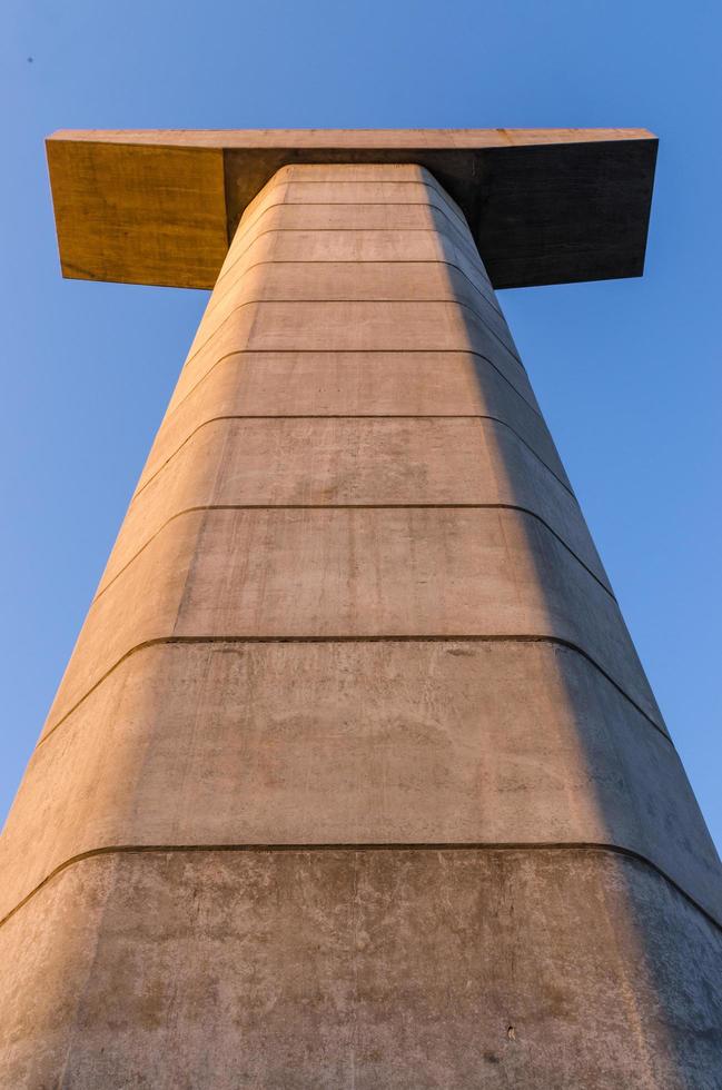 construcción de puentes con pilares foto