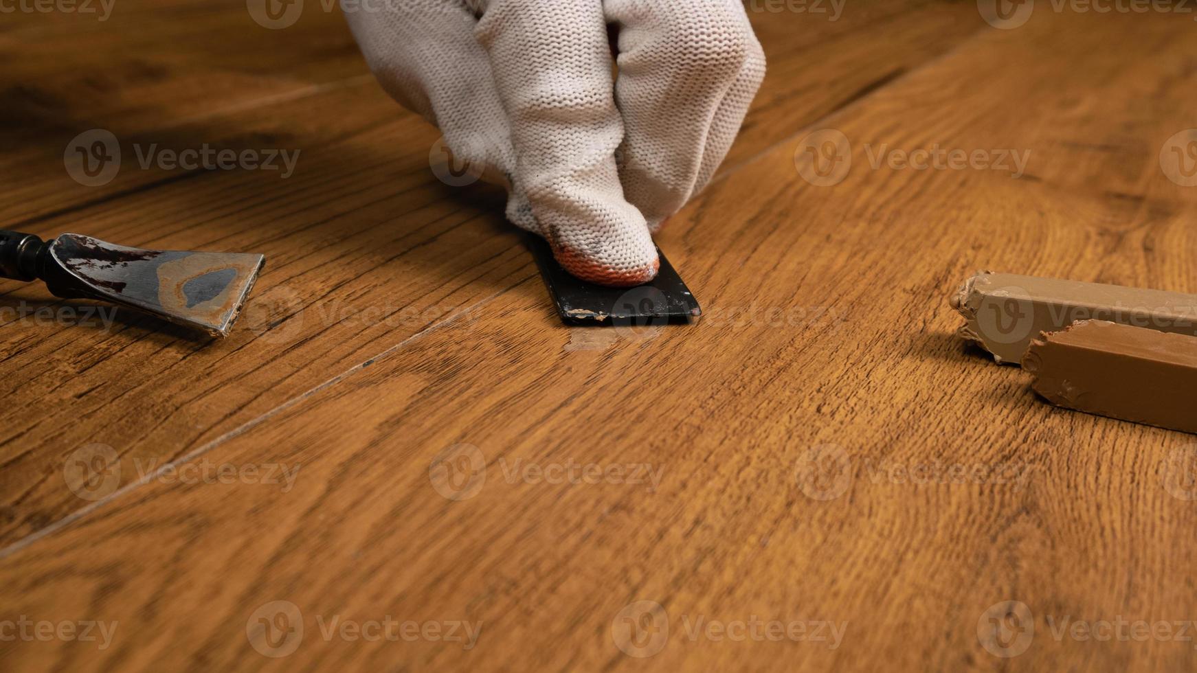 reparación de parquet laminado foto