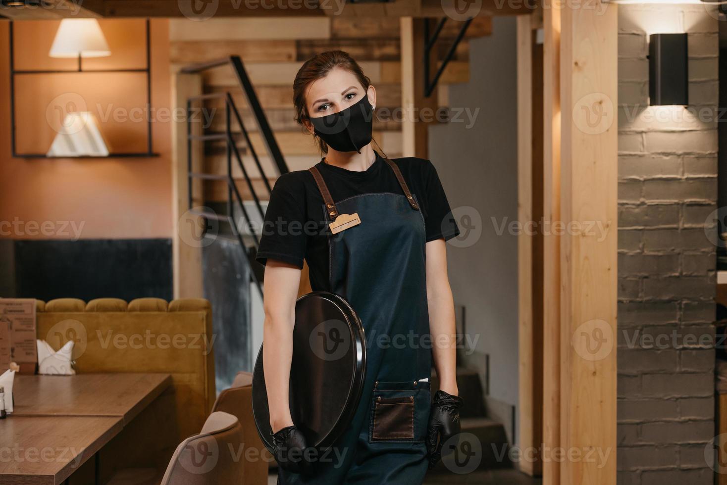 A young waitress is posing in a restaurant photo