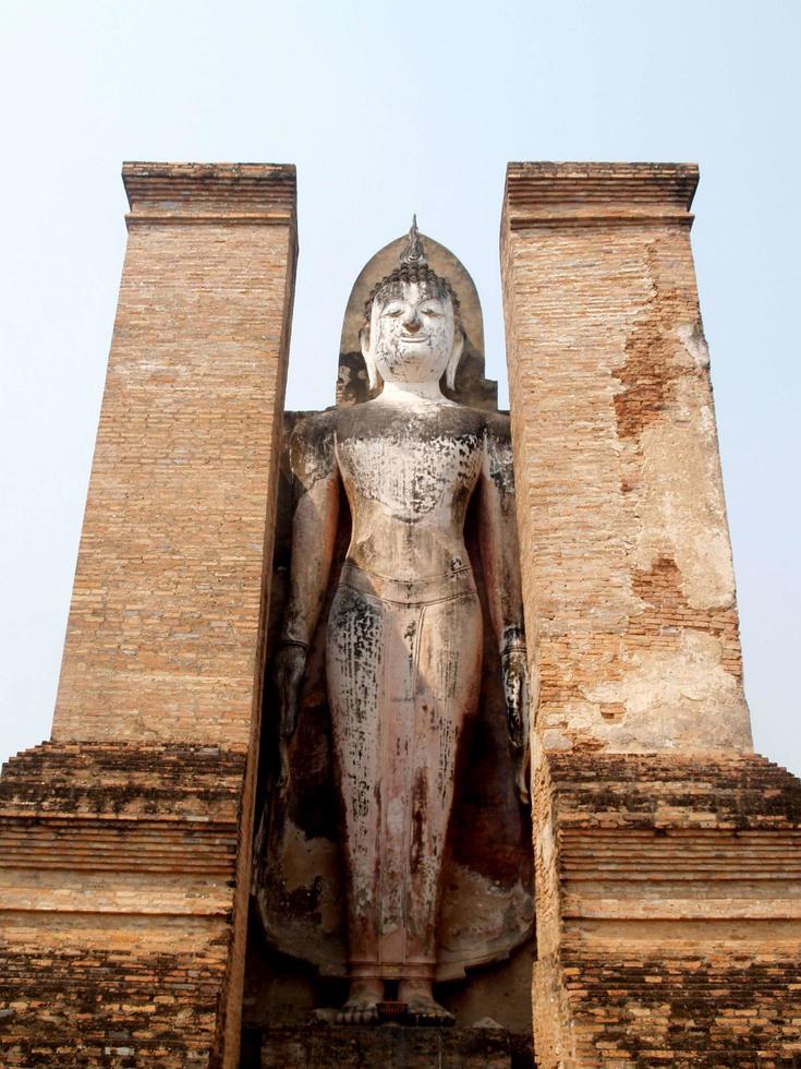 Mueang Kao, Thailand, 2021 - Statue at The Sukhothai Historical Park photo