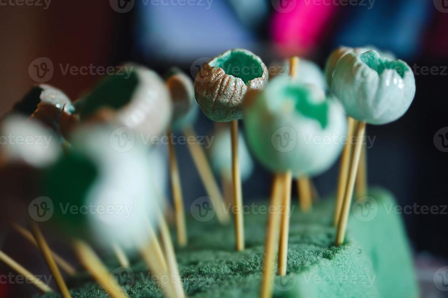 brotes azules de arcilla polimérica foto