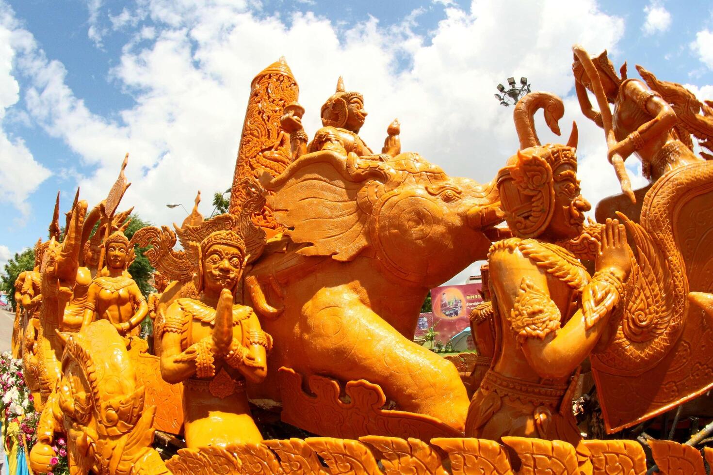 ubon ratchathani, tailandia, 2021 - flotador del festival de cera de velas foto