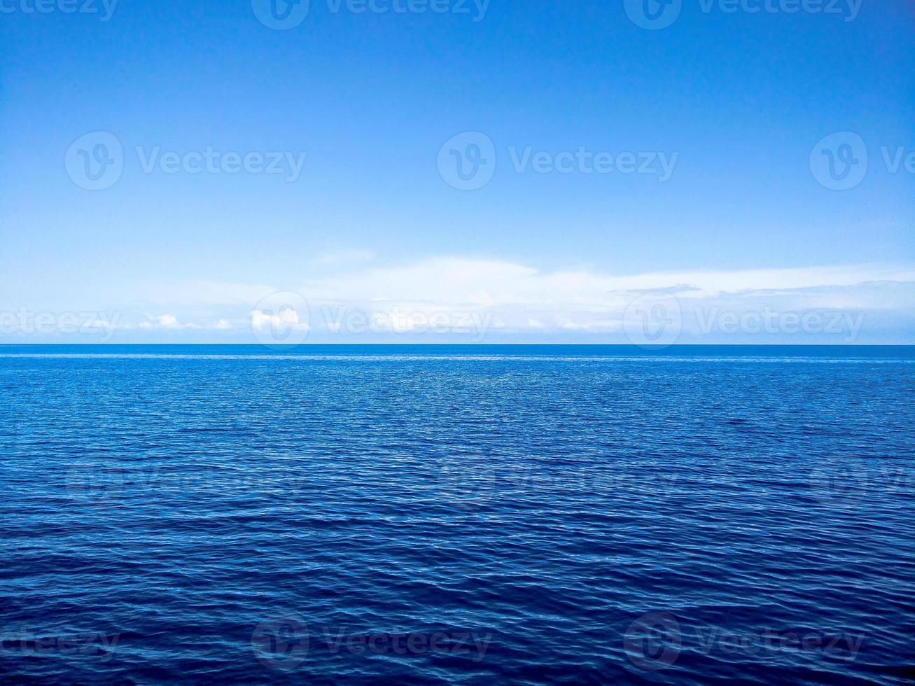 Horizon of the ocean photo