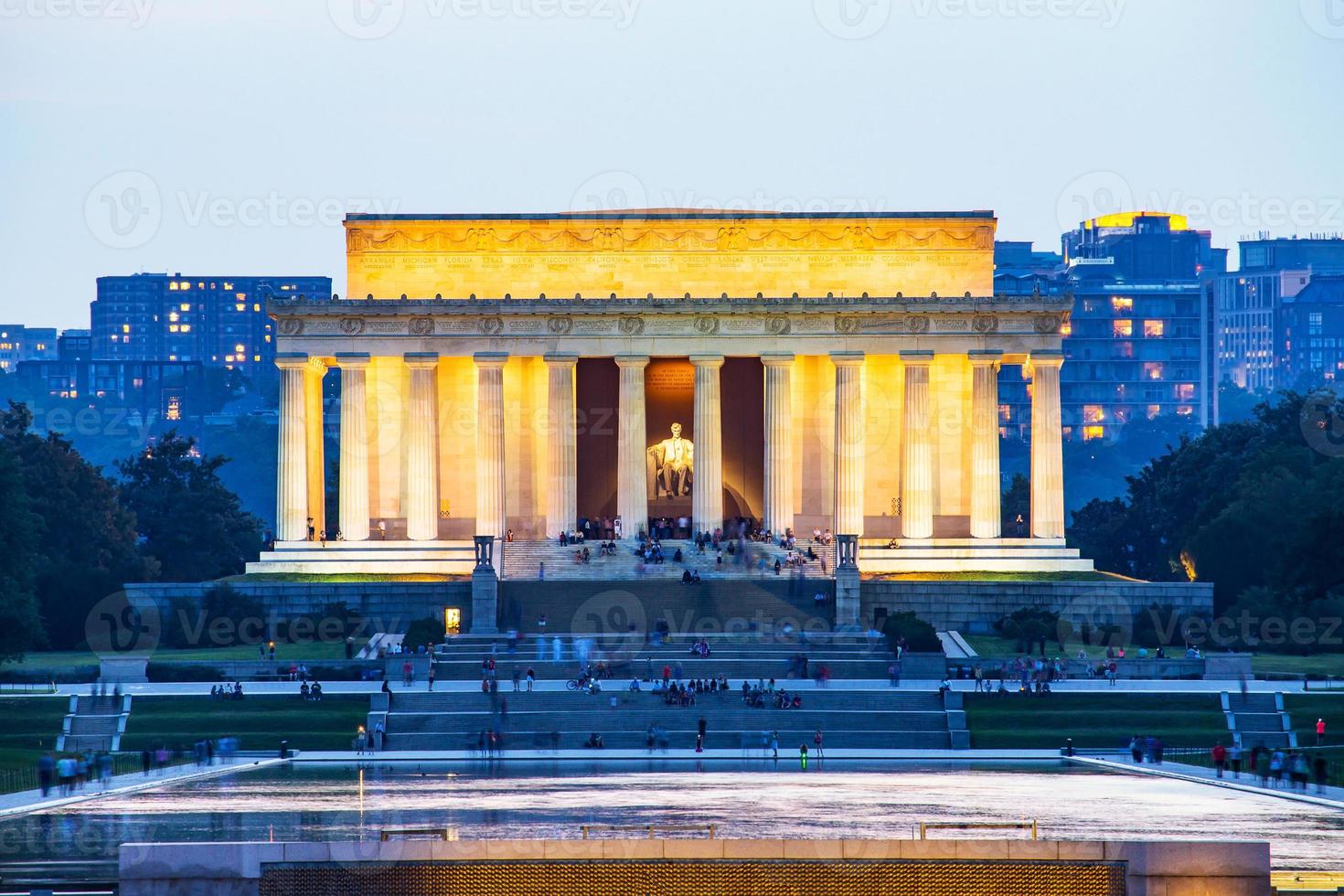 Lincoln Memorial reflejado en la piscina de reflexión, Washington DC, EE. foto