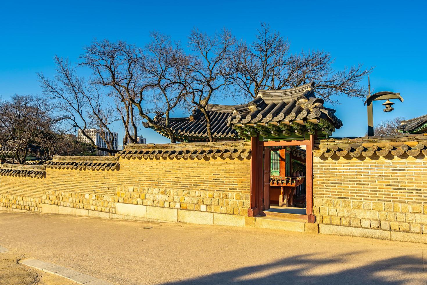 Palacio Changdeokgung en la ciudad de Seúl, Corea del Sur foto