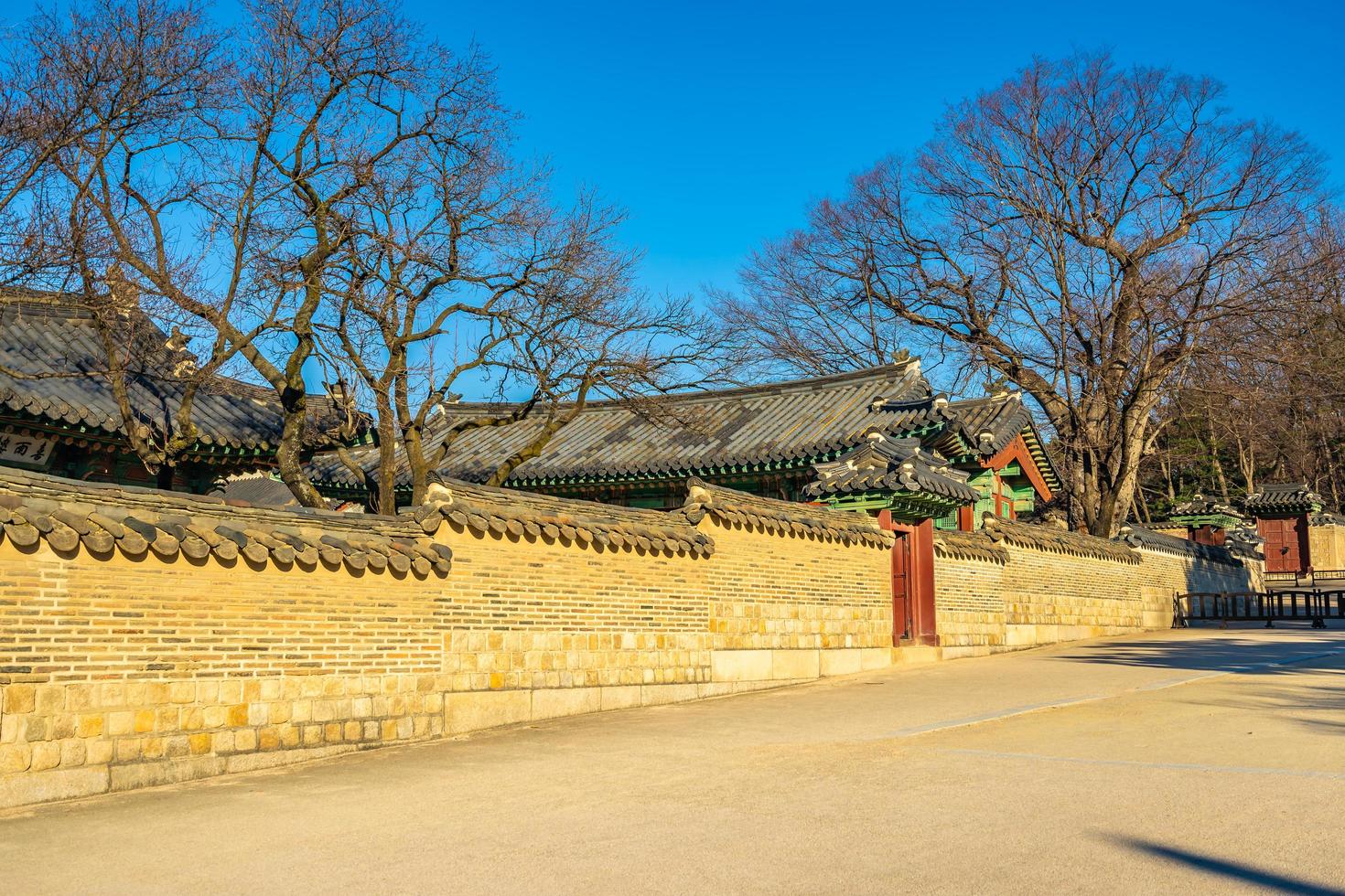 Palacio Changdeokgung en la ciudad de Seúl, Corea del Sur foto