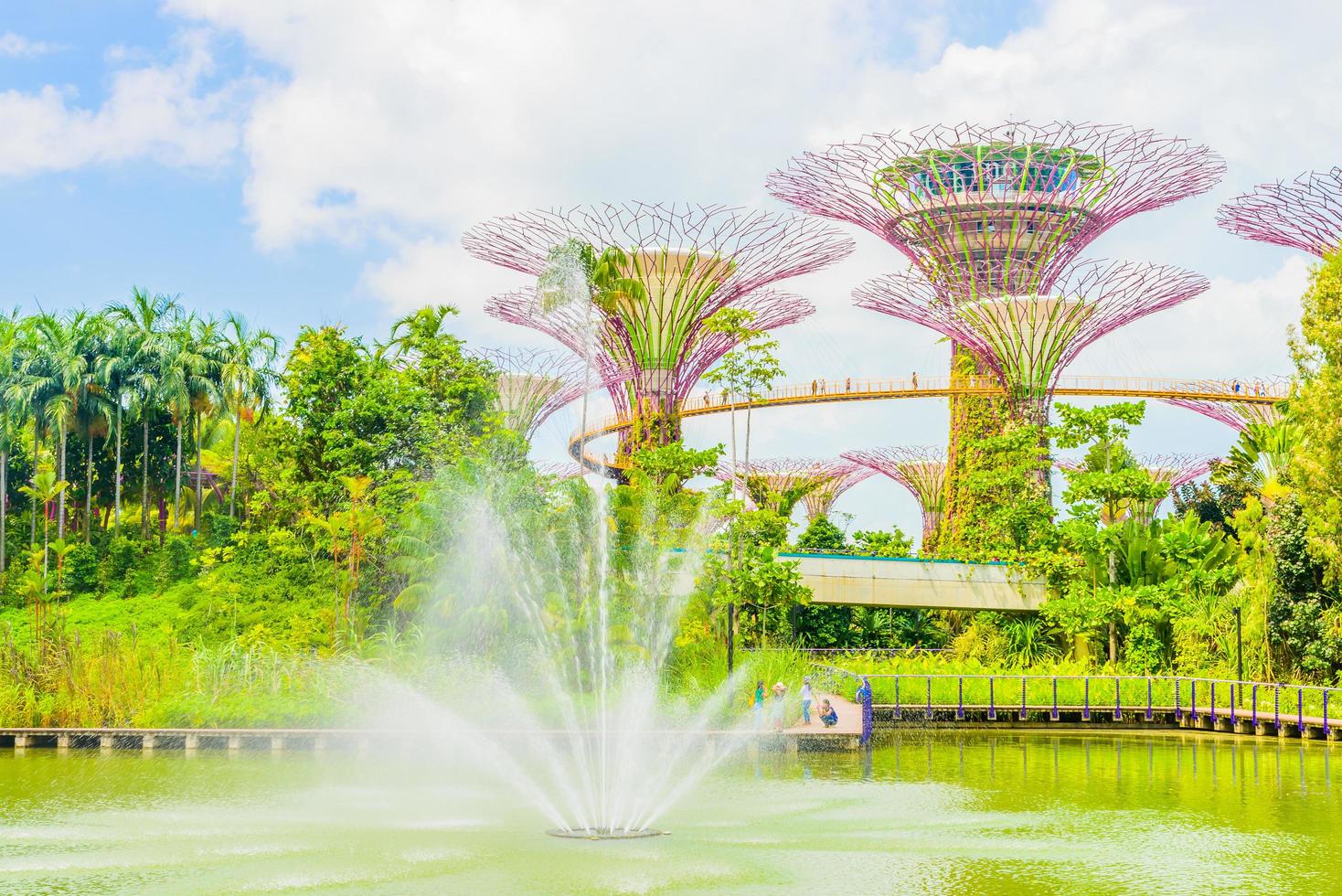 jardín junto a la bahía en singapur foto